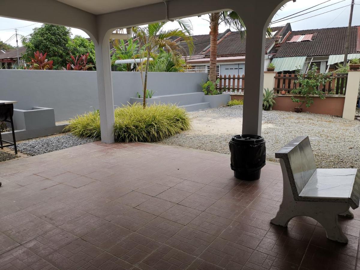 Desa Kemboja Homestay Pantai Cenang  Esterno foto